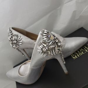 Badgley Mischka size 6.5 silver pointed toe heels